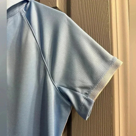 Under Armour Women’s Golf Loose Top Heatgear in light blue. Size Med NWOT - Picture 6 of 9